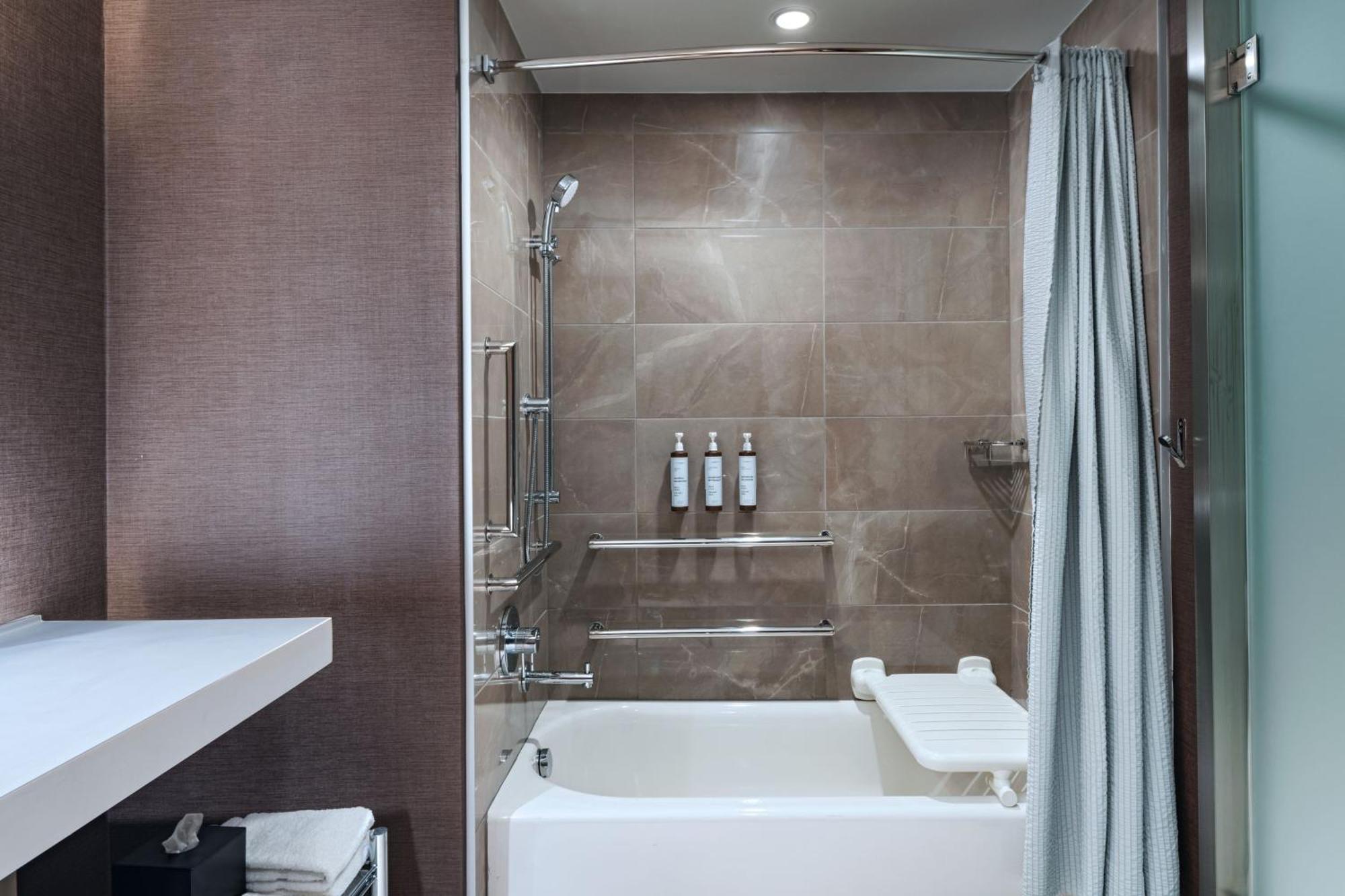 Ac Hotel By Marriott Waco Downtown Bagian luar foto